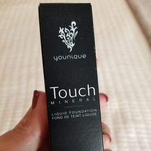 Younique Touch Liquid Foundation in Eyelet